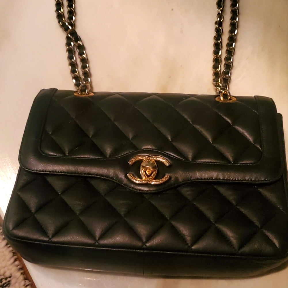 VINTAGE CHANEL CLASSIC